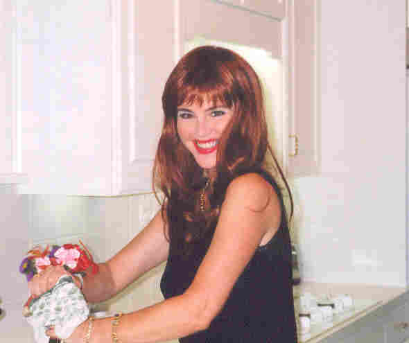 Mandy Bobbie in Kitchen.jpg (14278 bytes)